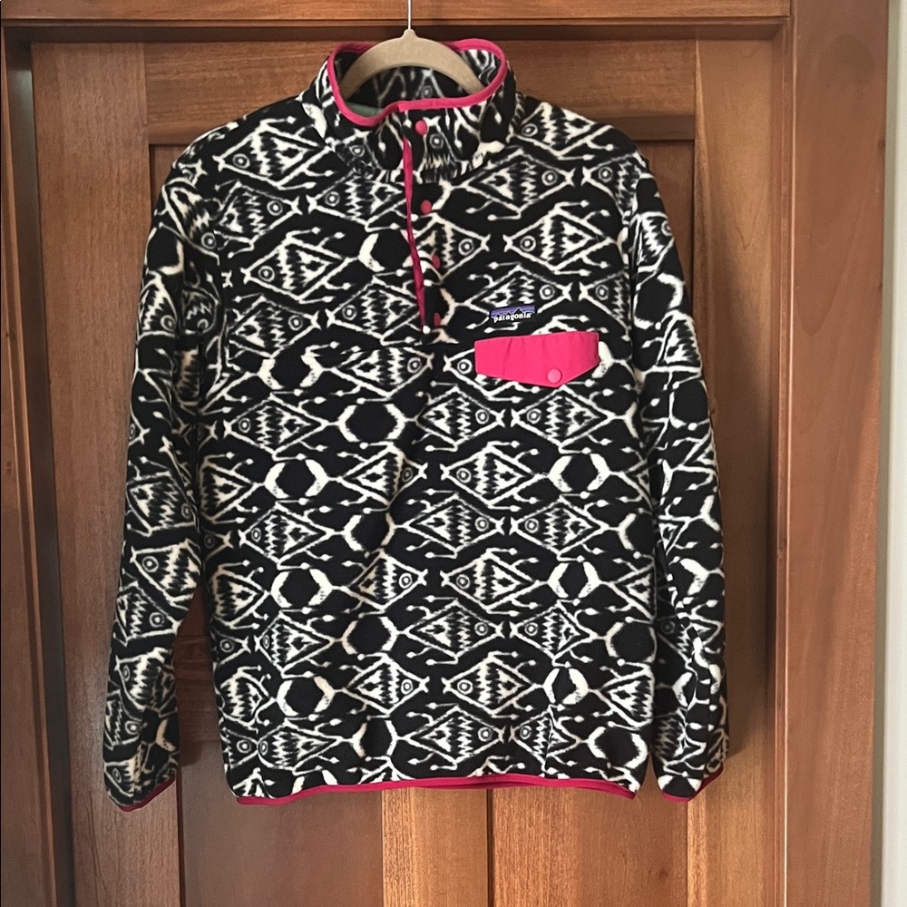 Patagonia Black & White Aztec Fleece Pullover with Pink Trim. Women’s size